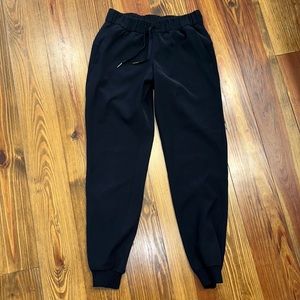 Women’s lululemon on the fly joggers